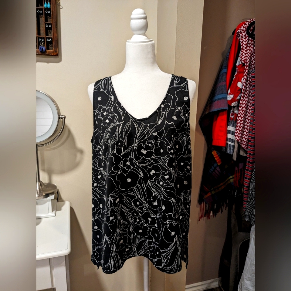 EUC 14th & Union sleeveless blouse